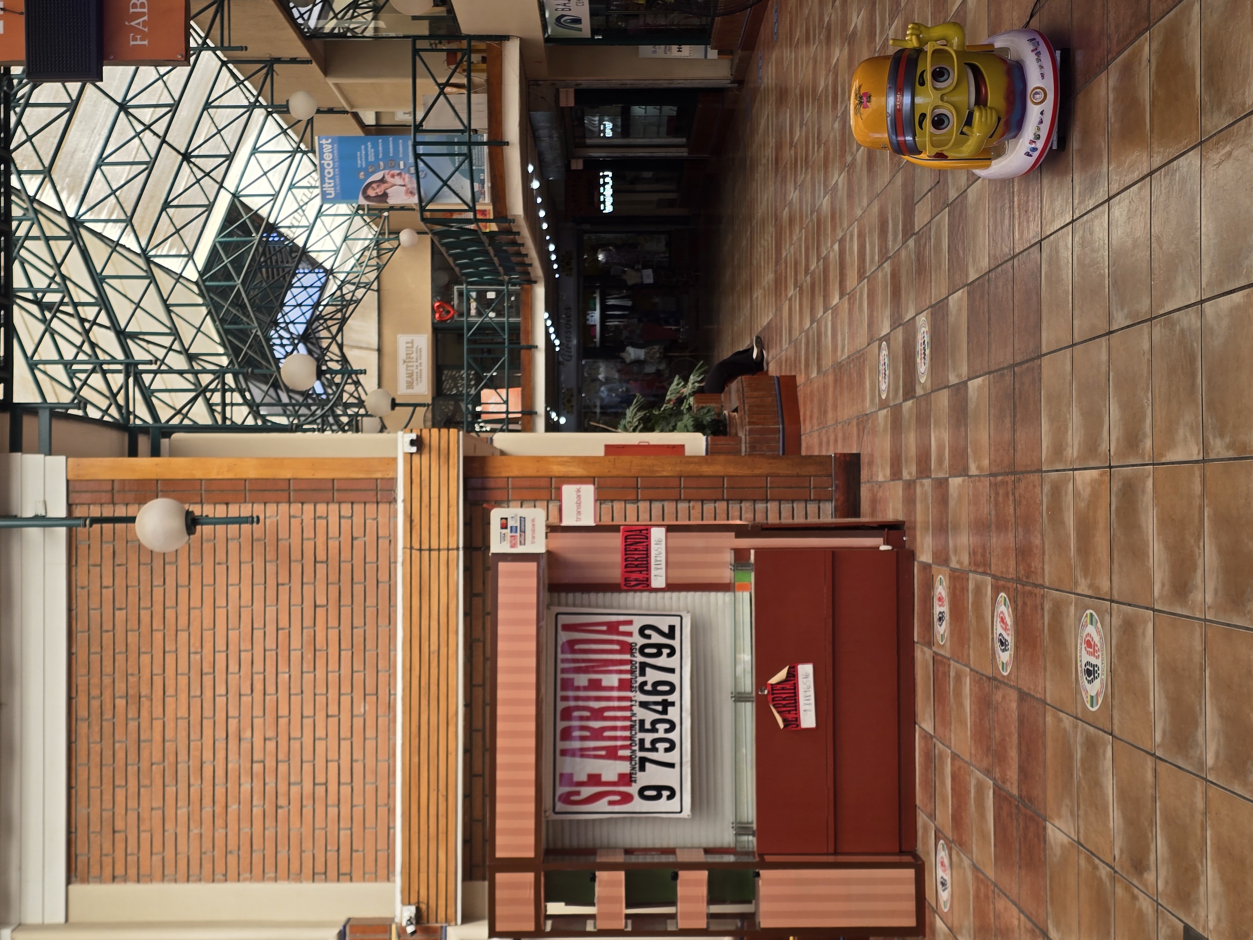 Local esquina disponible en Galería Comercial Valle del Sol