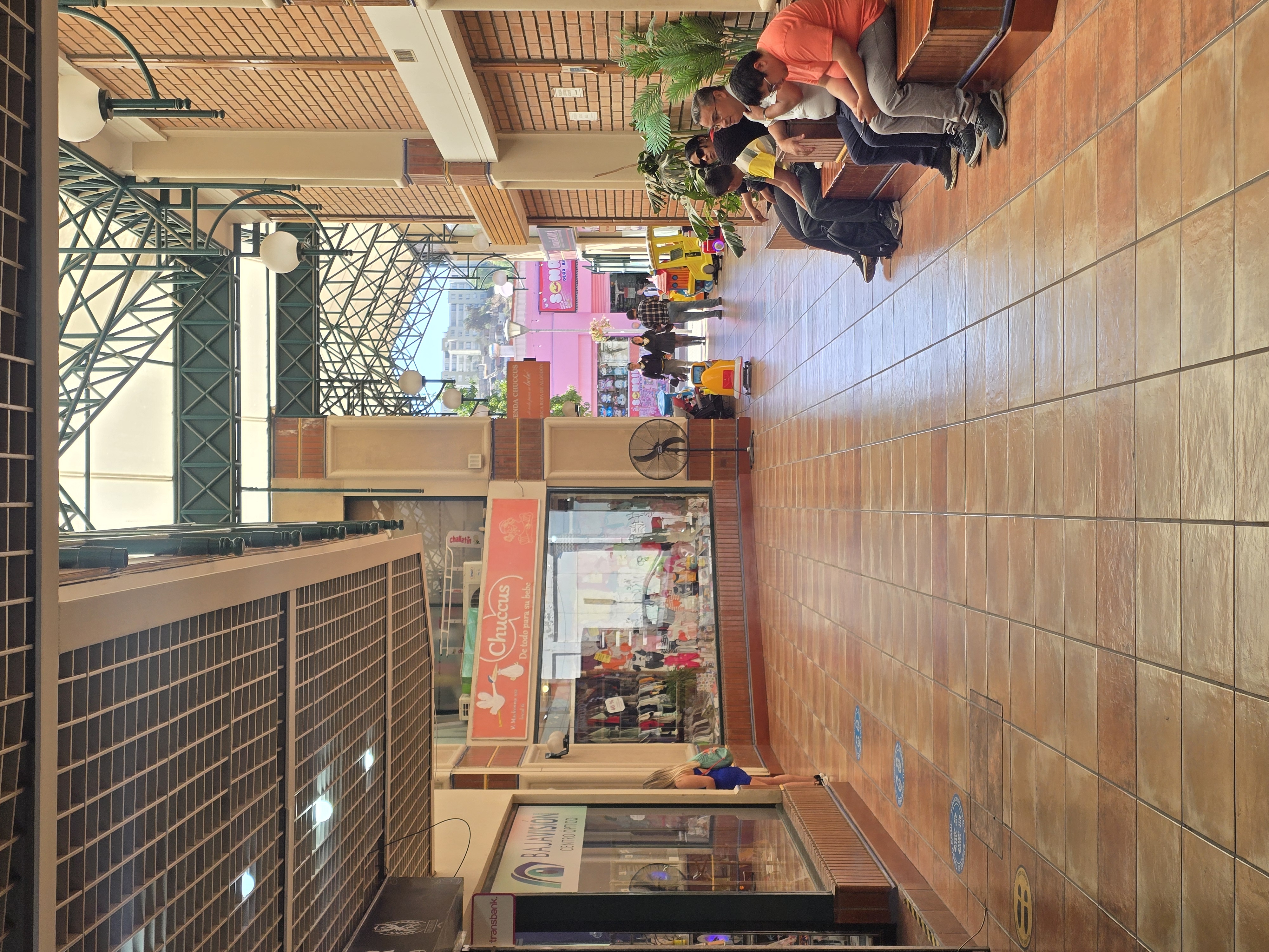 Interior de la galería, pasillo central